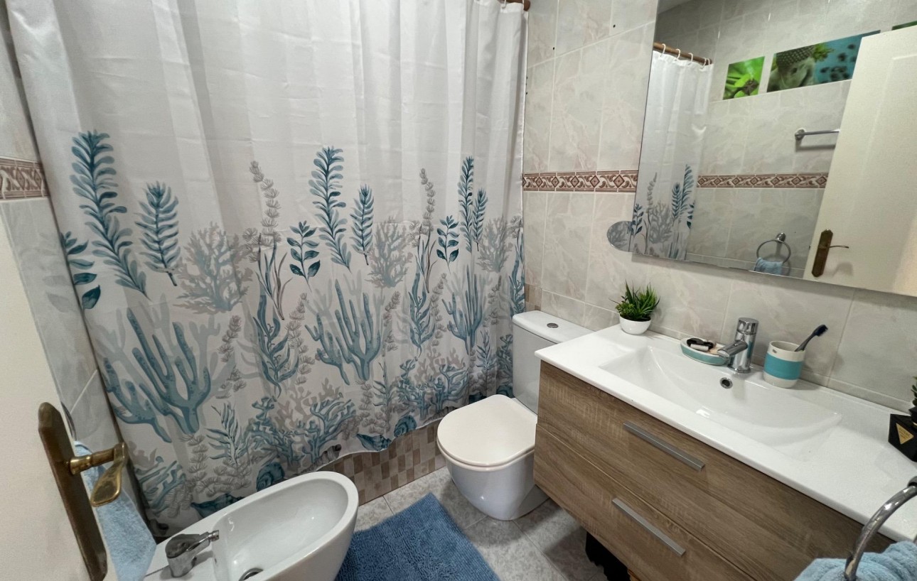 Resale - Chalet - Torrevieja - Aguas Nuevas