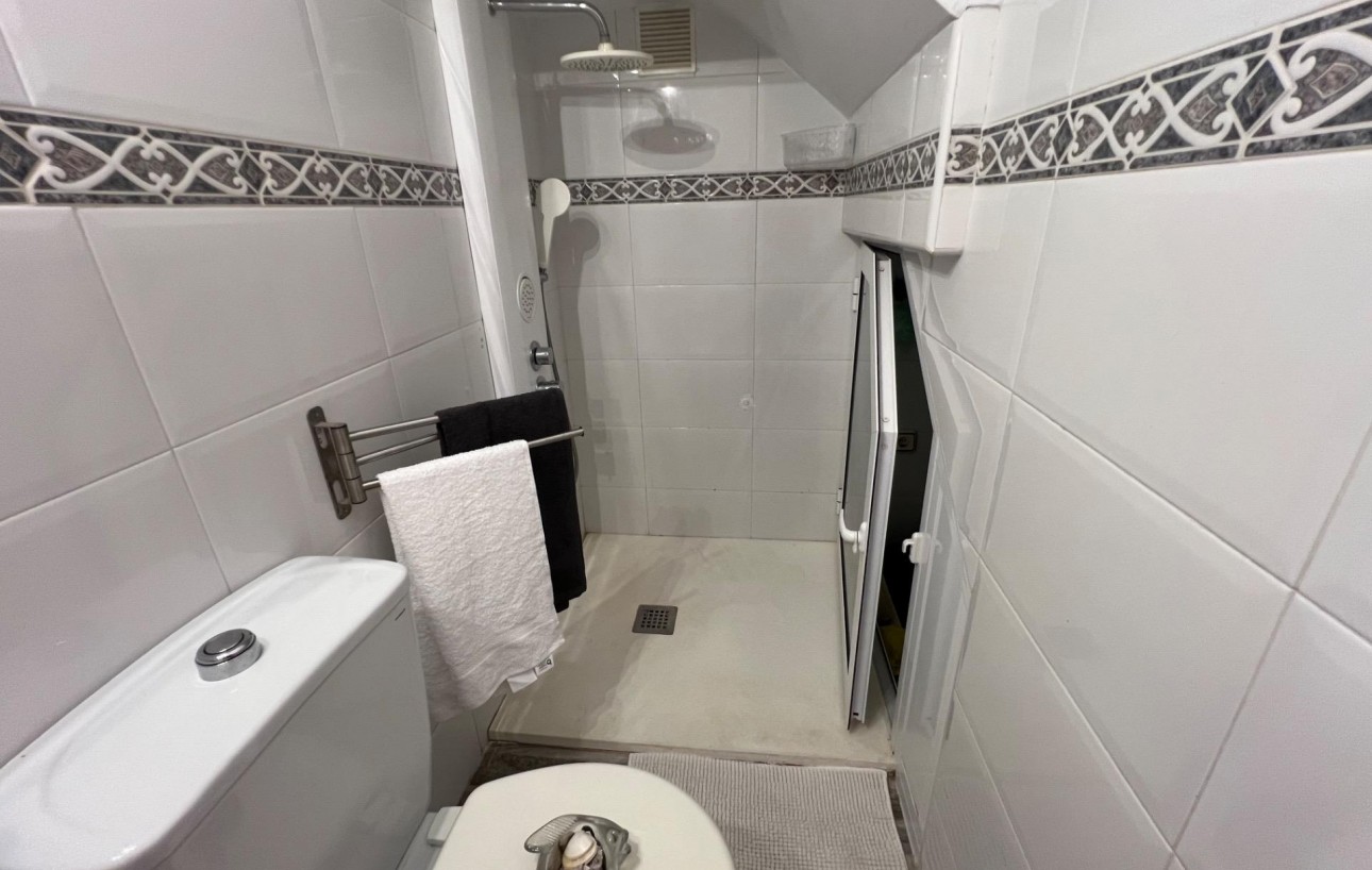 Resale - Chalet - Torrevieja - Aguas Nuevas