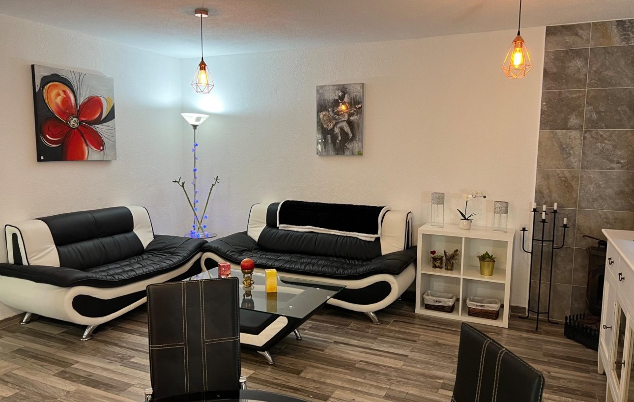 Resale - Chalet - Torrevieja - Aguas Nuevas