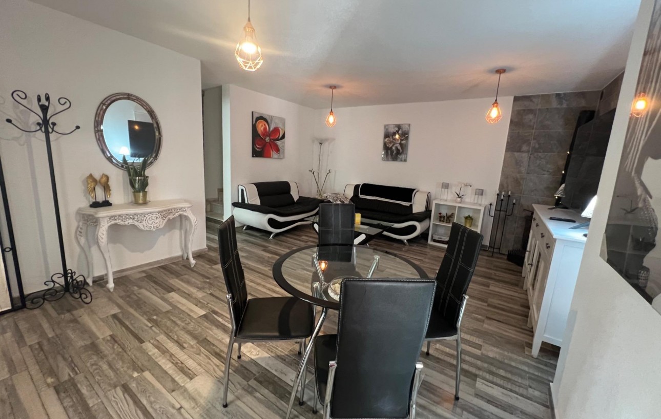 Resale - Chalet - Torrevieja - Aguas Nuevas