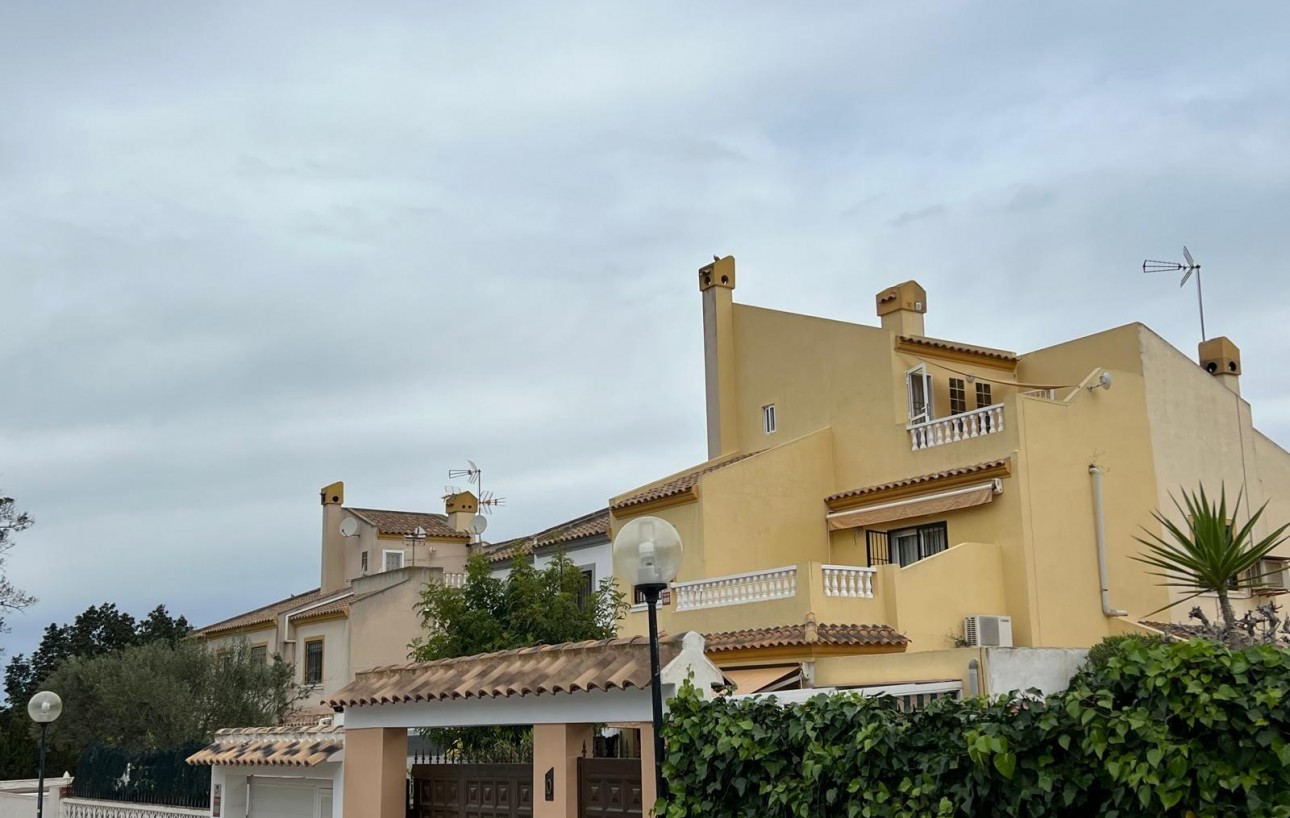 Resale - Chalet - Torrevieja - Aguas Nuevas