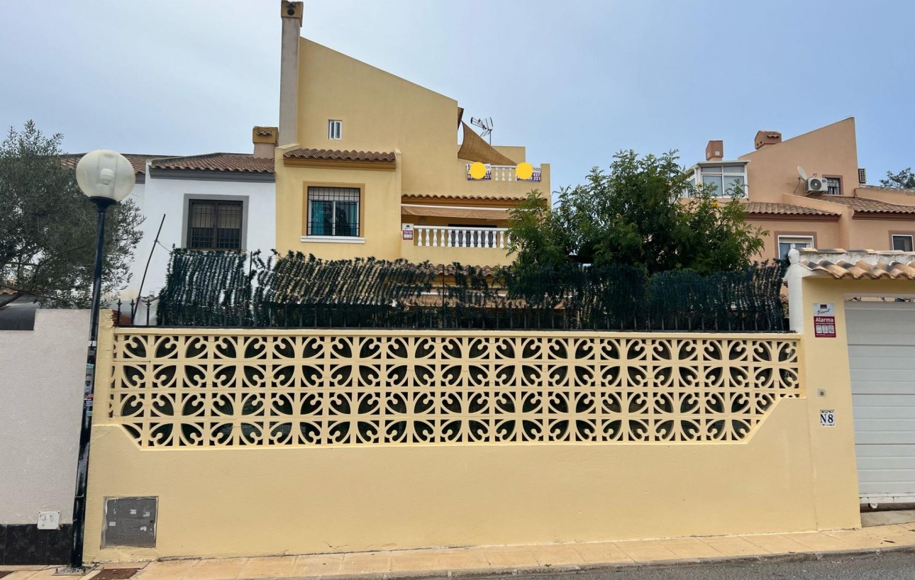 Resale - Chalet - Torrevieja - Aguas Nuevas