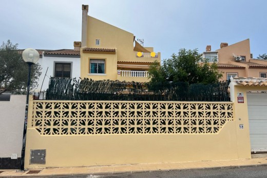Resale - Chalet - Torrevieja - Aguas Nuevas