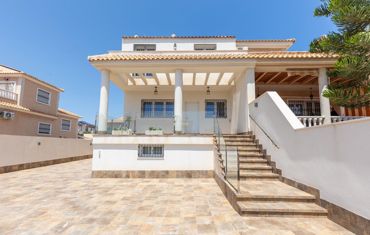 Resale - Villa - Torrevieja - Aguas Nuevas