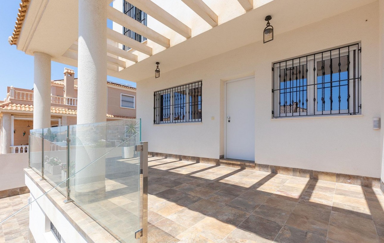 Resale - Villa - Torrevieja - Aguas Nuevas