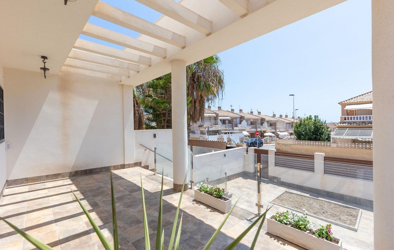 Resale - Villa - Torrevieja - Aguas Nuevas