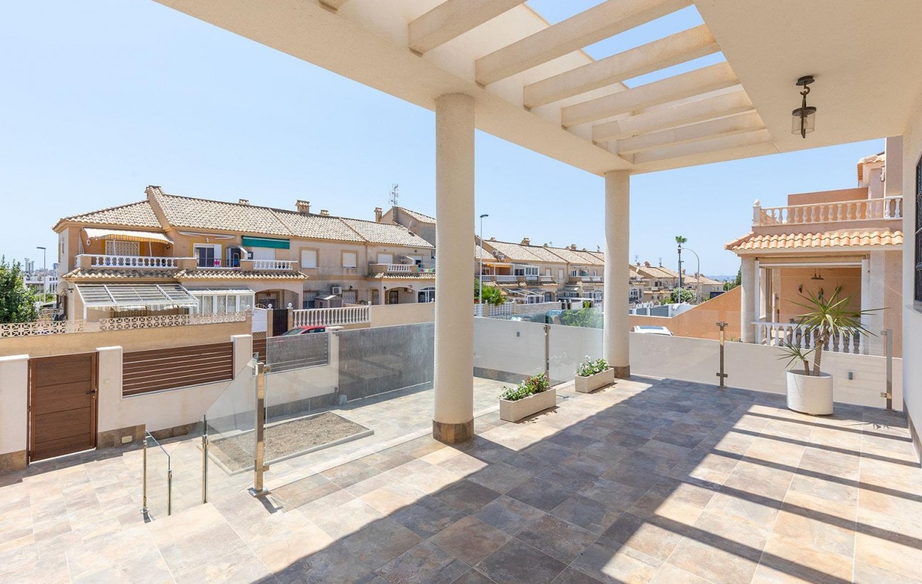 Resale - Villa - Torrevieja - Aguas Nuevas