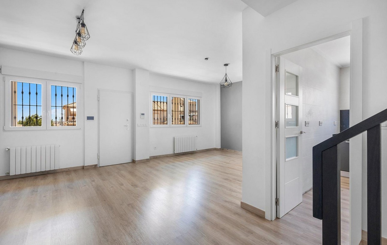 Resale - Villa - Torrevieja - Aguas Nuevas