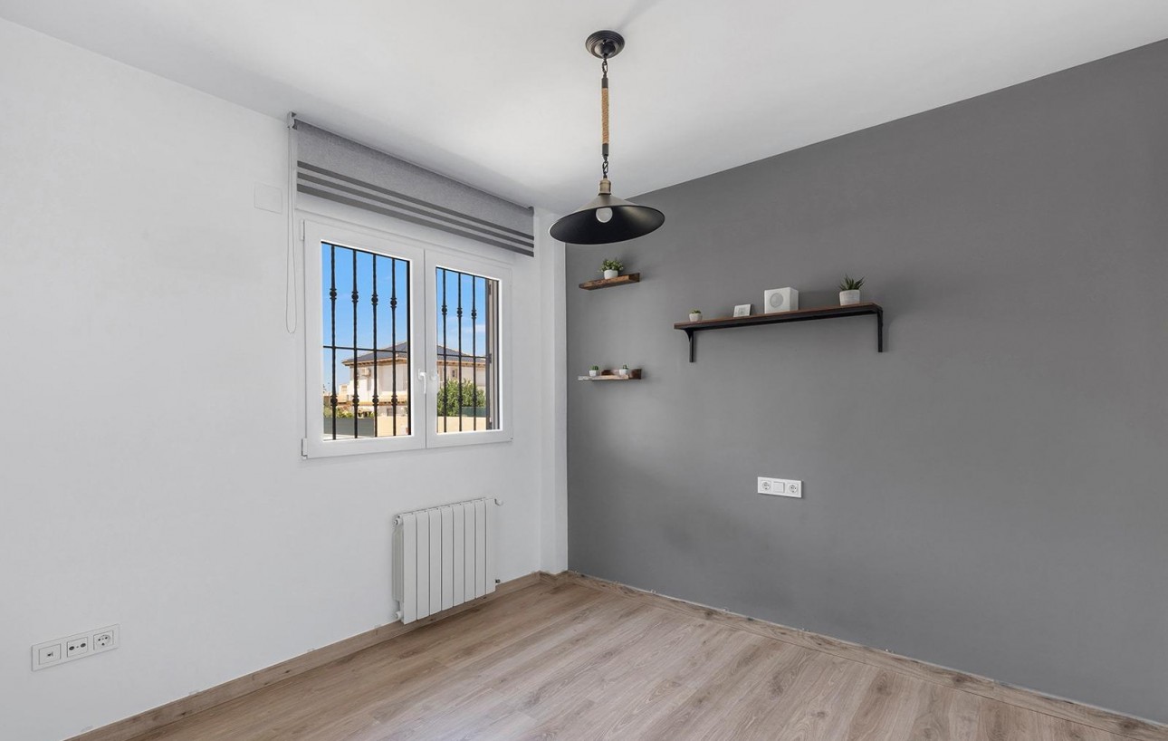 Resale - Villa - Torrevieja - Aguas Nuevas