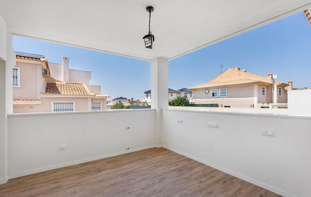 Resale - Villa - Torrevieja - Aguas Nuevas