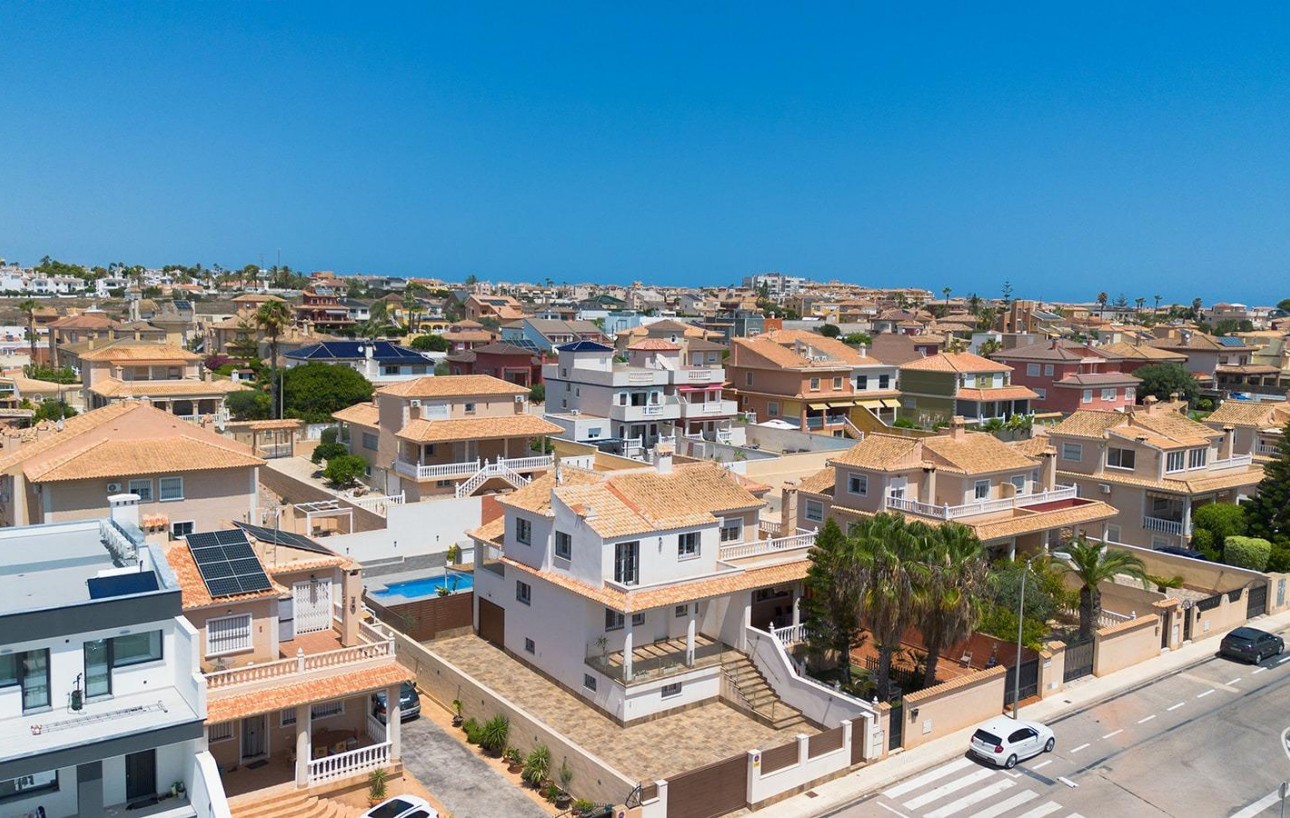 Resale - Villa - Torrevieja - Aguas Nuevas