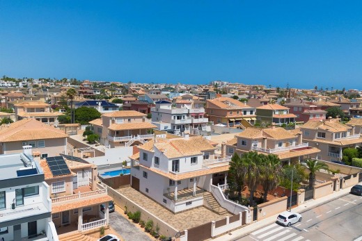 Resale - Villa - Torrevieja - Aguas Nuevas