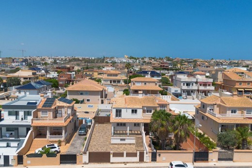 Resale - Villa - Torrevieja - Aguas Nuevas