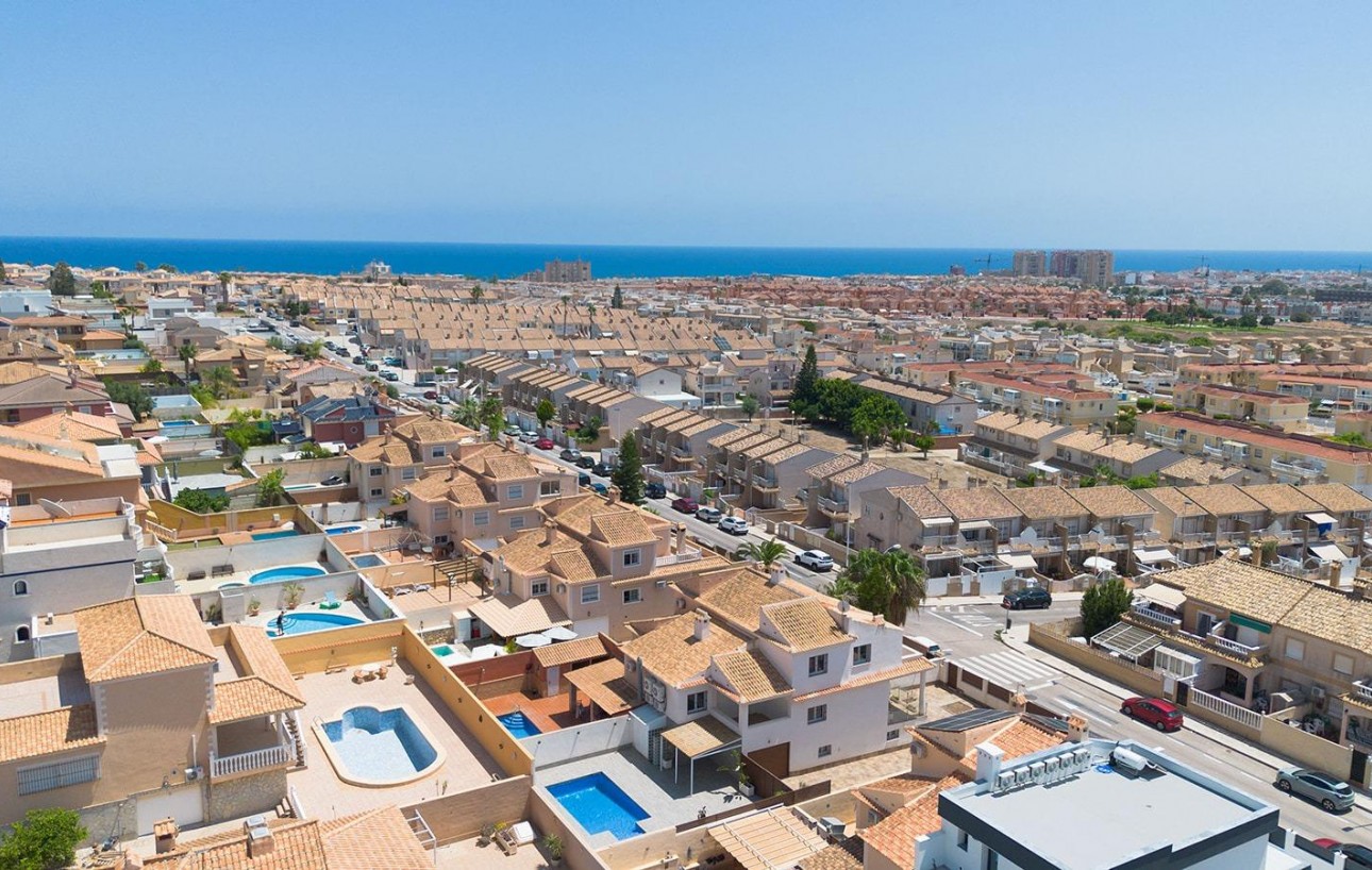 Resale - Villa - Torrevieja - Aguas Nuevas