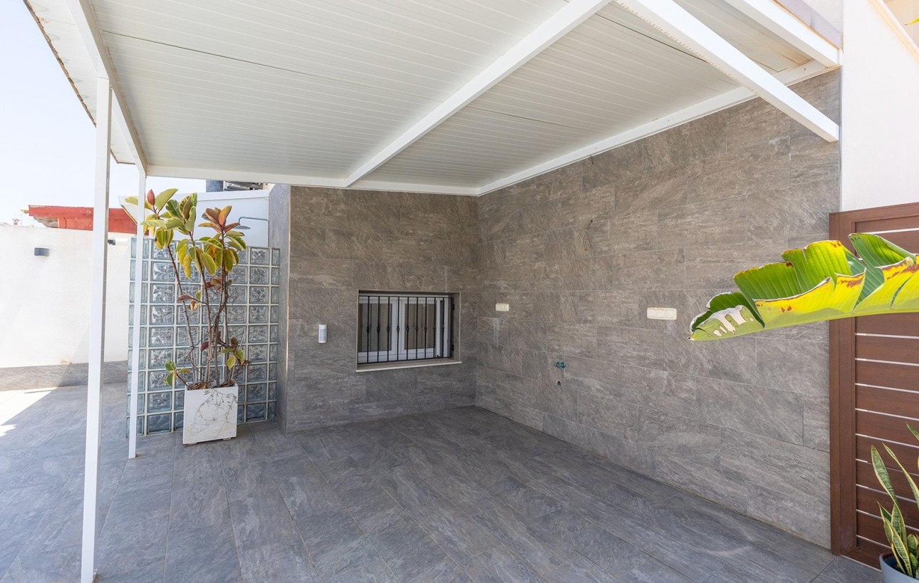 Resale - Villa - Torrevieja - Aguas Nuevas