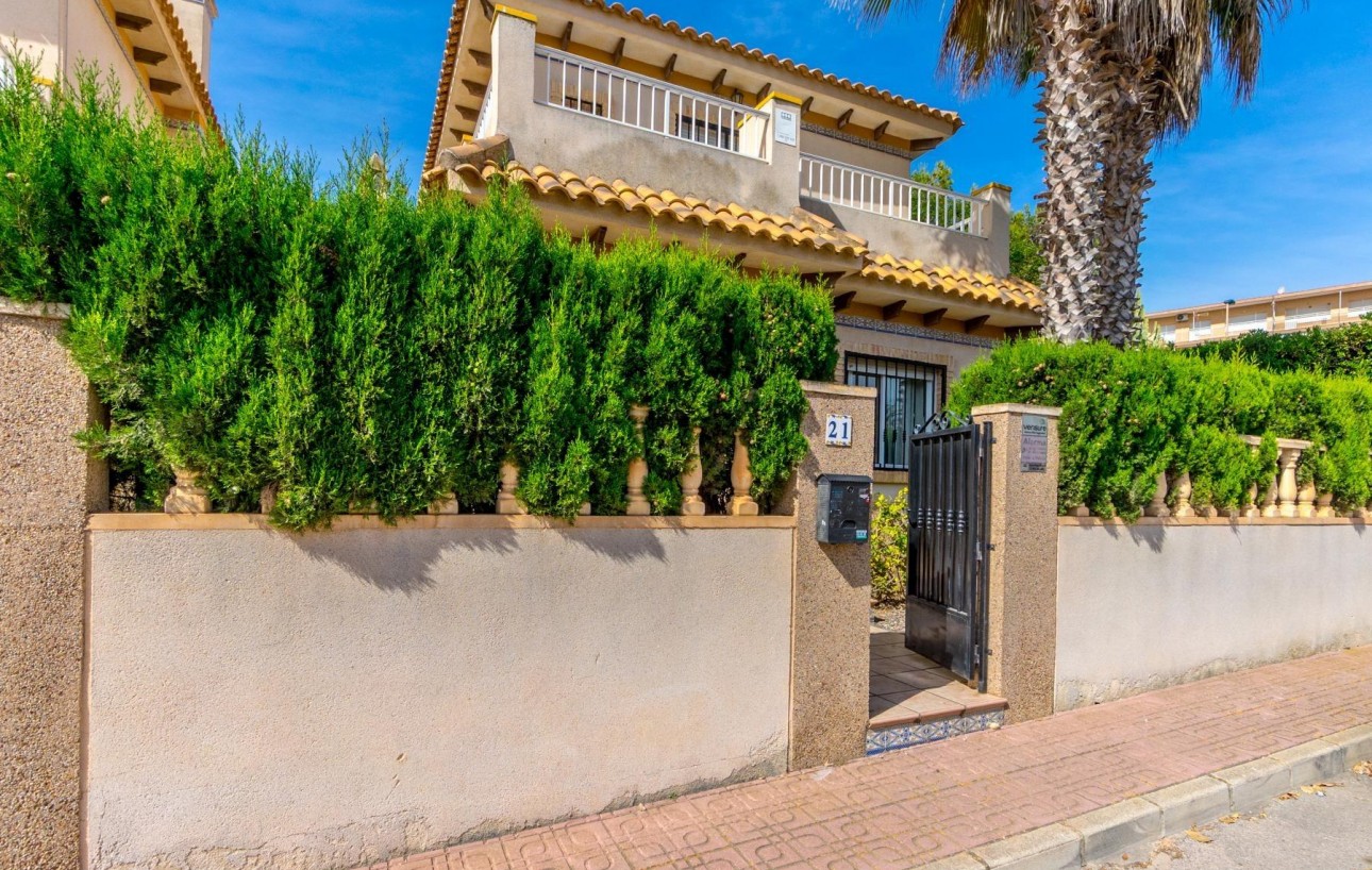 Venta - Chalet - Torrevieja - Zona los Frutales