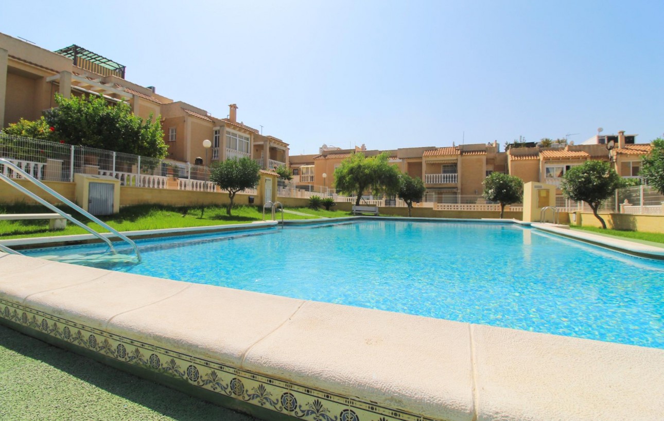 Resale - Bungalow Planta Baja - Torrevieja - Aguas Nuevas