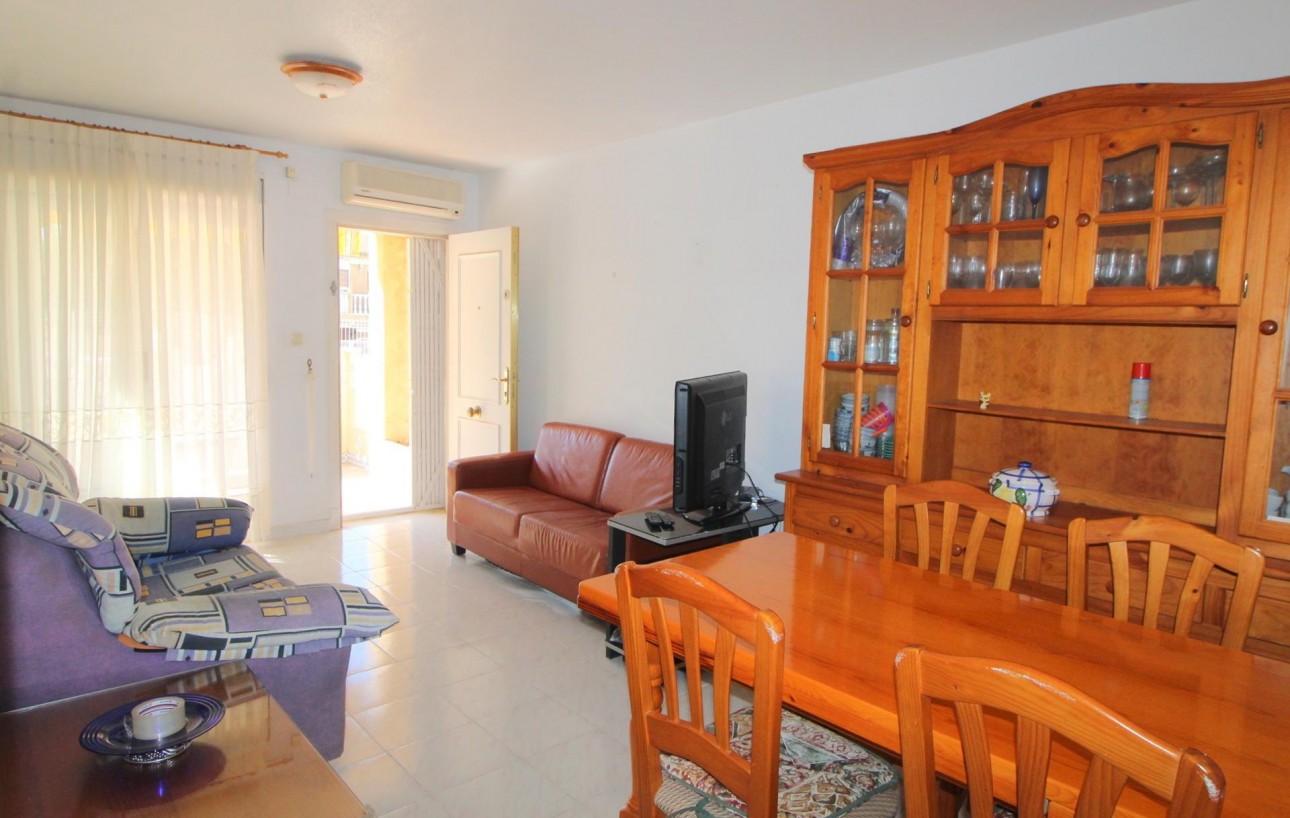 Resale - Bungalow Planta Baja - Torrevieja - Aguas Nuevas
