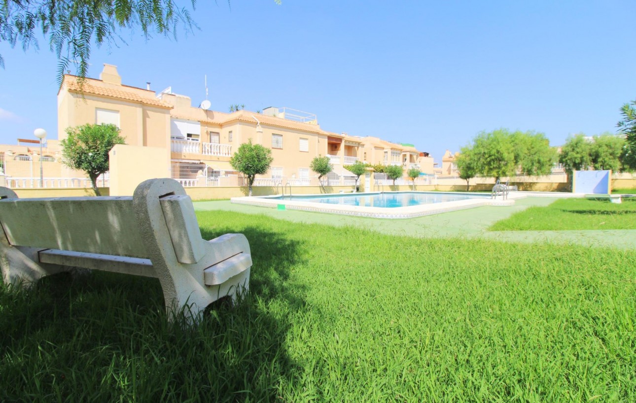 Resale - Bungalow Planta Baja - Torrevieja - Aguas Nuevas