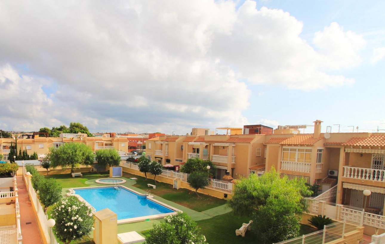 Resale - Bungalow Planta Baja - Torrevieja - Aguas Nuevas